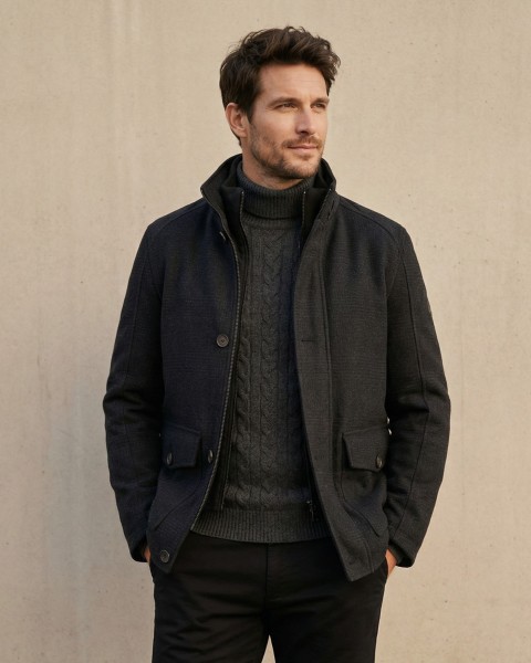 Gemusterte Wolljacke